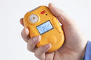 AIYI AGH5200 oxygen detector in hand